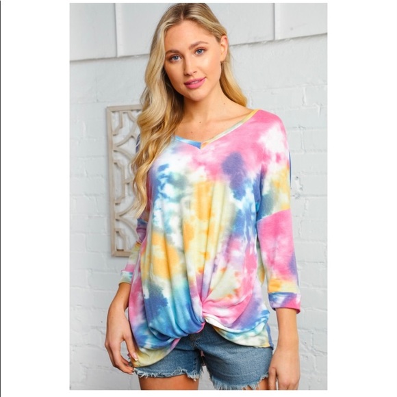 V NECK TIE DYE TWIST HEMLINE TOP - Picture 4 of 5